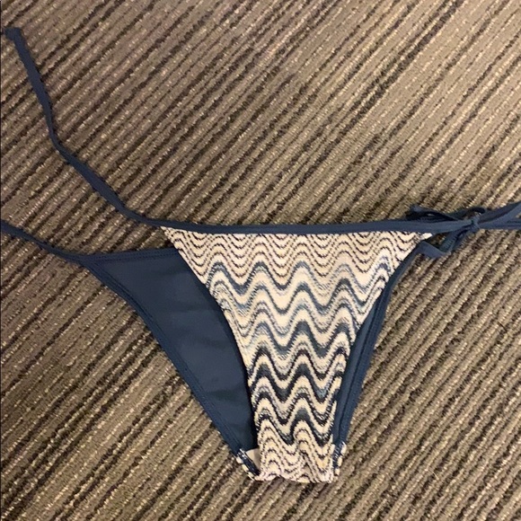 Bikini Bottoms - Picture 3 of 4